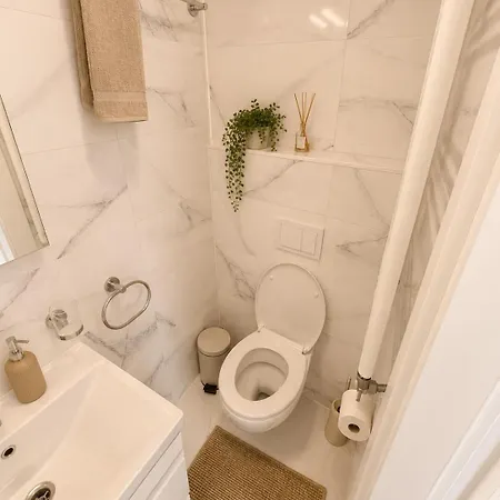 Boutique 1-bedroom With Designer Accent
